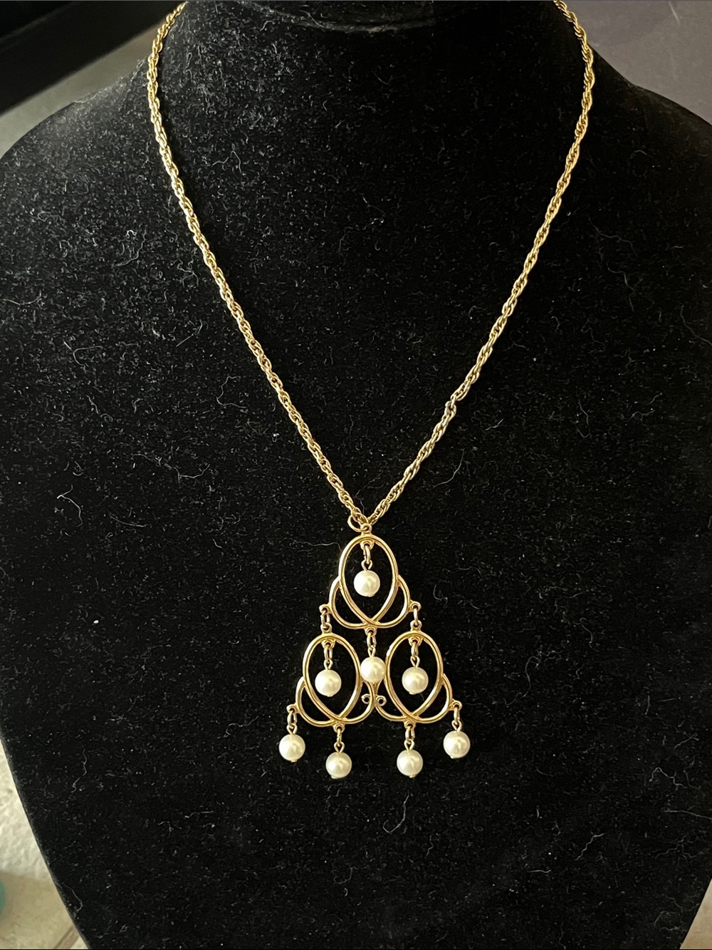 Gold Pearl Drop Pendant Necklace - Elegant Women Jewelry
Vintage